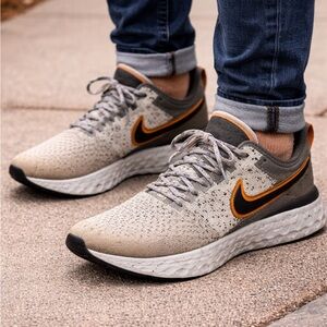 Nike React Infinity Run Flyknit 2 Men’s Size 11 Light Bone/Gray Running Shoes